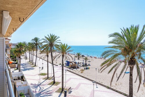 Appartement "Coral Beach by Pat" avec vue sur la mer, piscine partagée et Wi-Fi