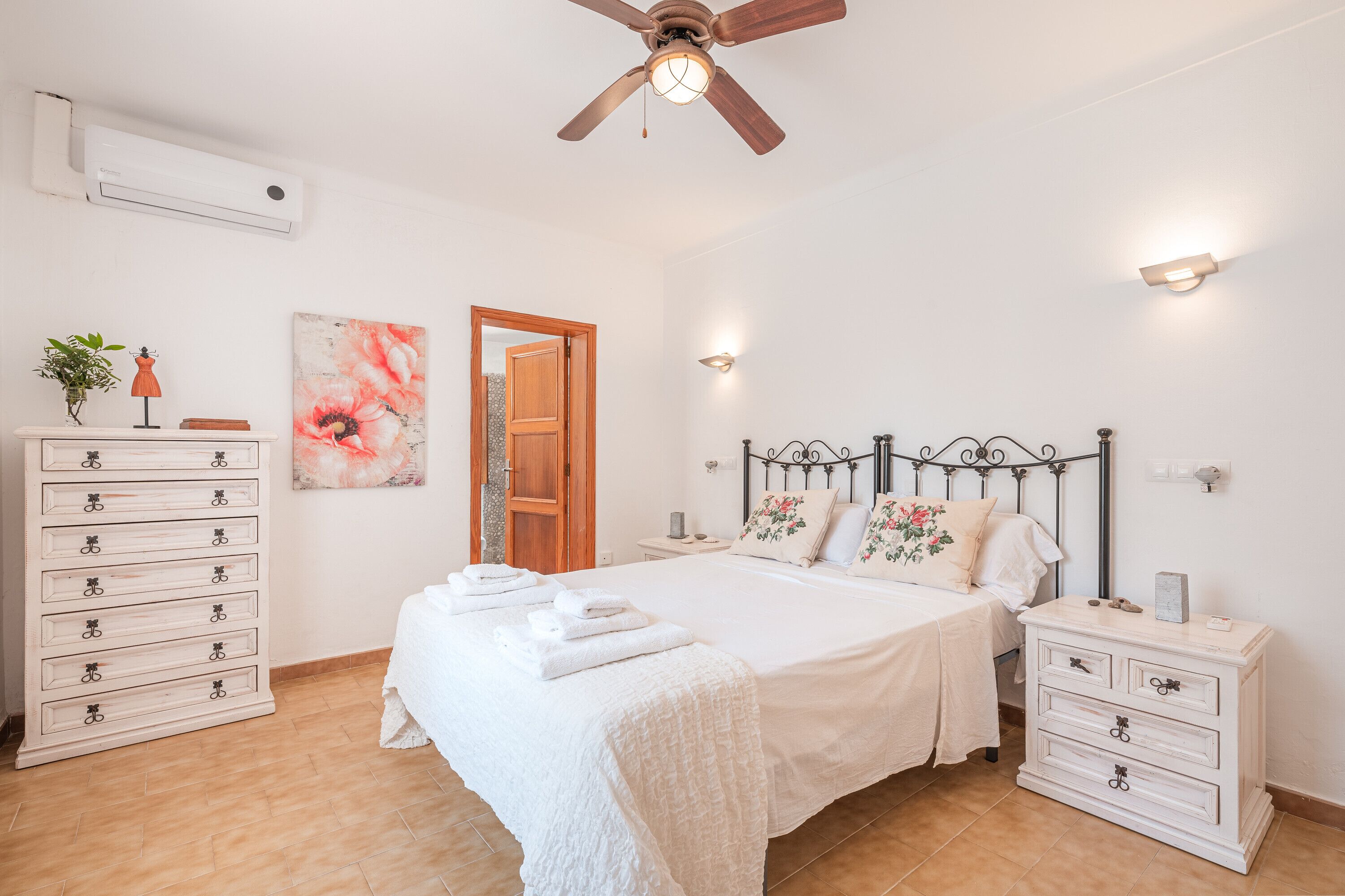 3 chambres, fer et planche à repasser, Wi-Fi gratuit, draps fournis