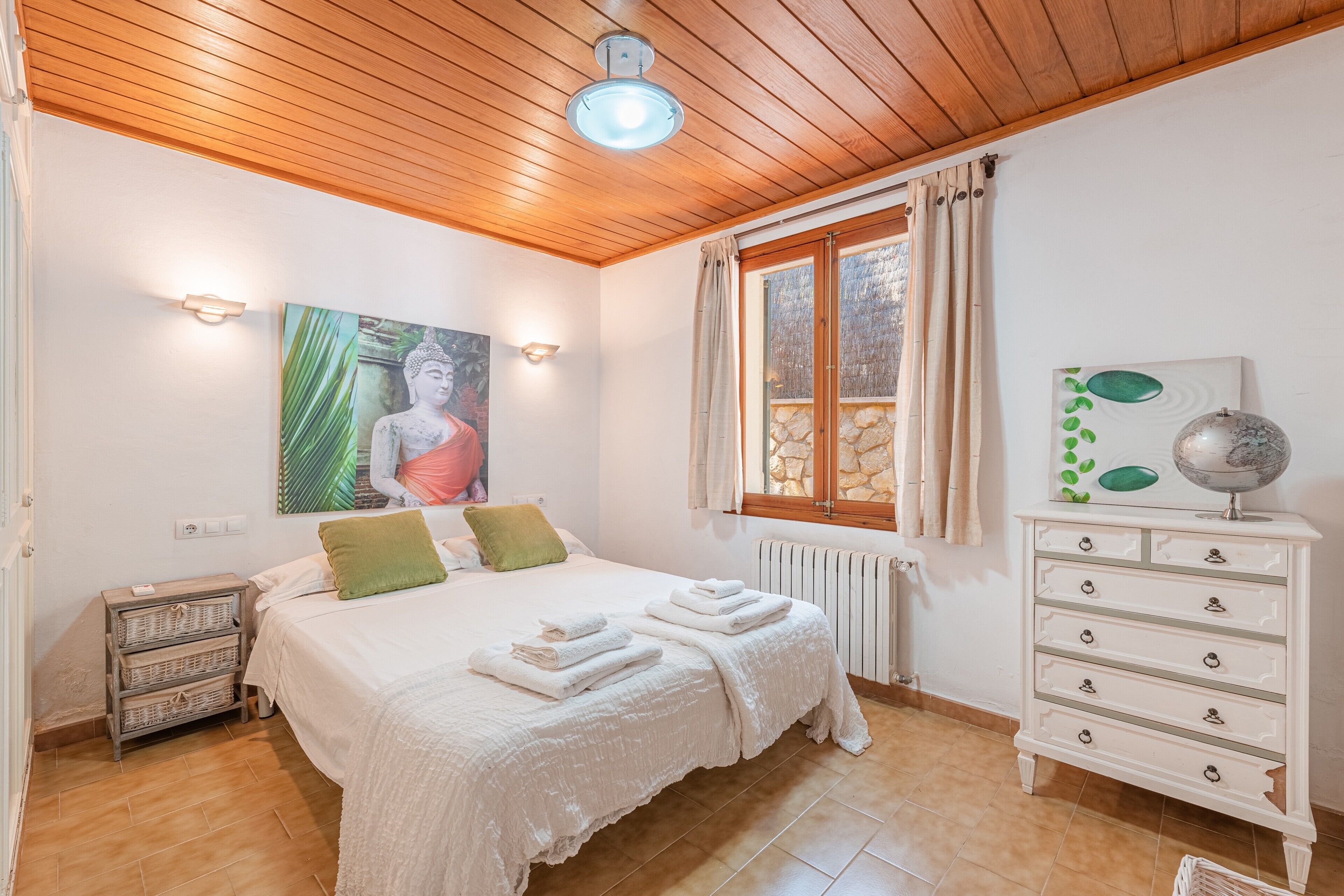 3 bedrooms, iron/ironing board, free WiFi, bed sheets