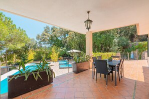 Outdoor dining - Pet-Friendly Villa Ses Basses with Mountain View, Pool & Wi-Fi (mancor de la vall)