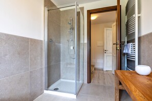 Shower, towels