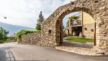 Enceinte de lâhĂ©bergement