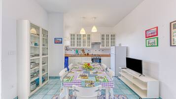 雪櫃、焗爐、爐具、電熱水壺