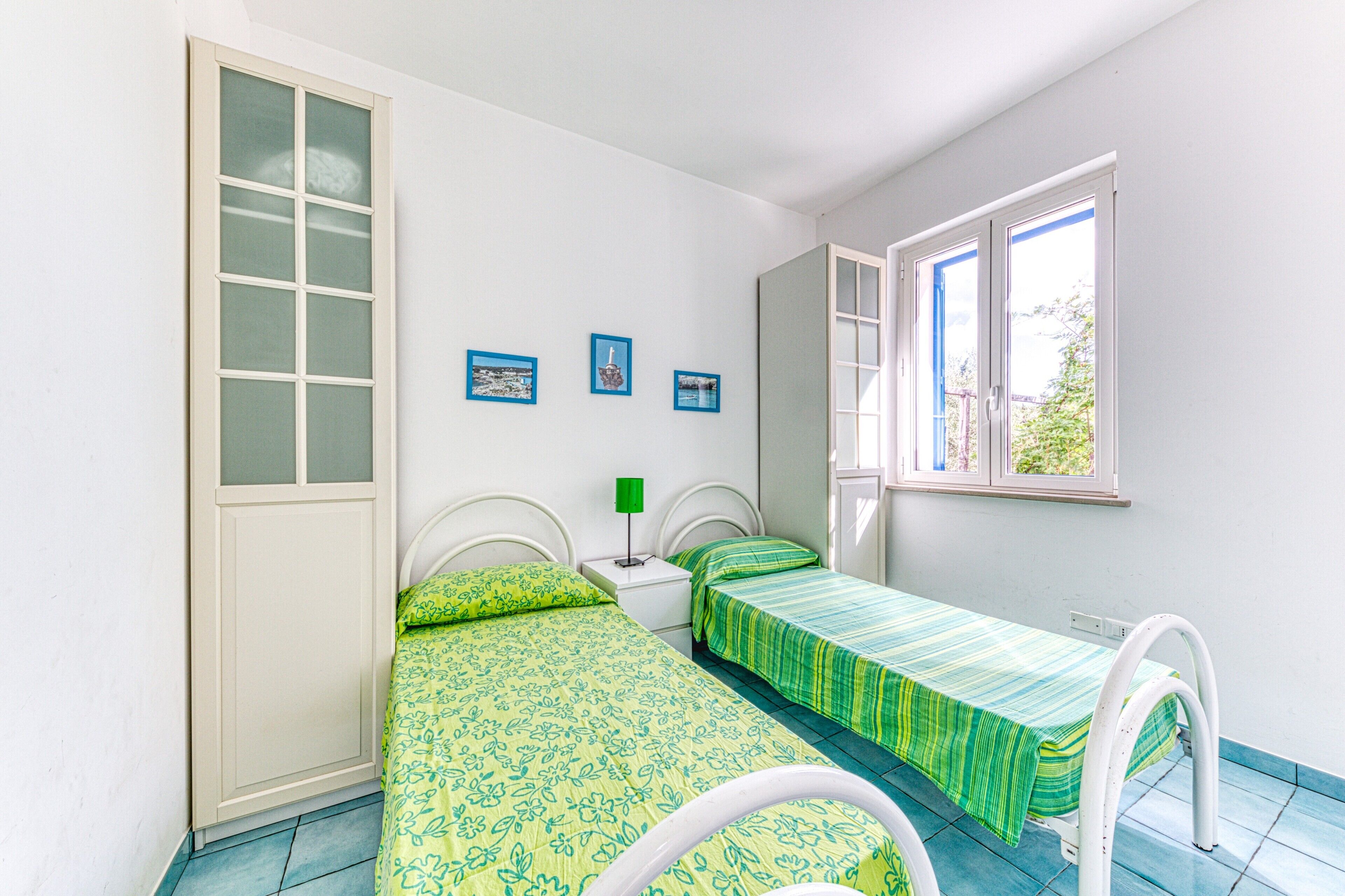 2 slaapkamers, een strijkplank/strijkijzer, gratis wifi, beddengoed