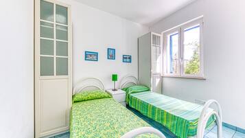 2 slaapkamers, een strijkplank/strijkijzer, gratis wifi, beddengoed