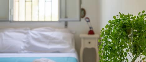 2 bedrooms, iron/ironing board, bed sheets