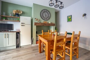 Dining - Shorethwaite -  a coastal retreat that sleeps 5 guests  in 3 bedrooms (Amble)