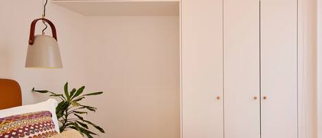 2 bedrooms, iron/ironing board, Internet, bed sheets