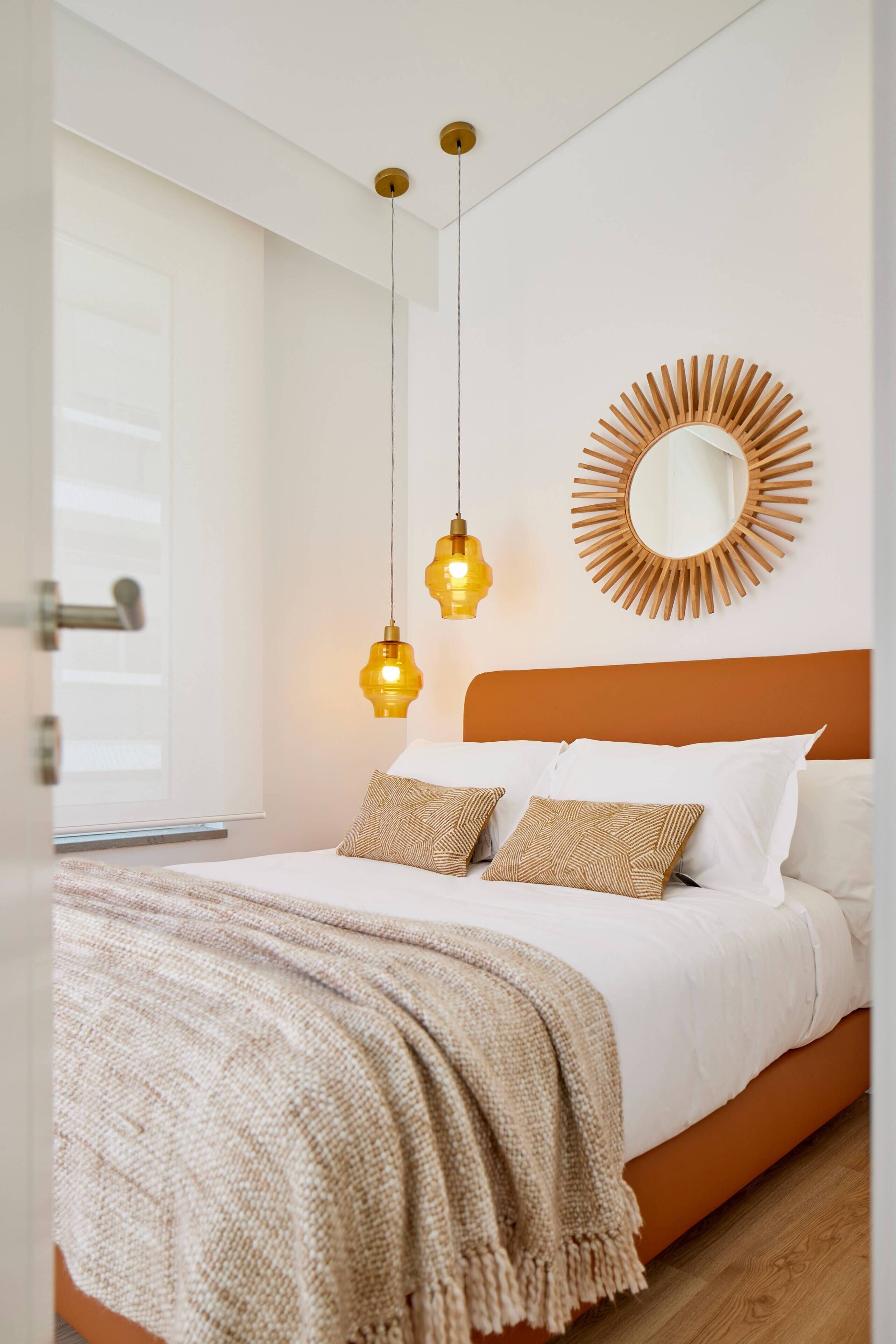 2 bedrooms, iron/ironing board, internet, bed sheets