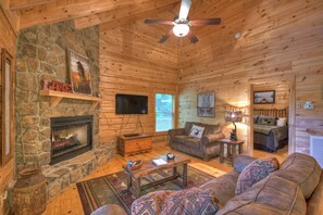Smart TV, fireplace, foosball - Immerse yourself in the allure of Lakeside Hideaway: a pet-friendly oasis by the lake, complete with a fire pit, hot tub, plus canoe and kayak! (Ellijay)