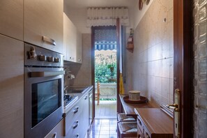 Kühlschrank, Ofen, Herdplatte, Geschirrspüler