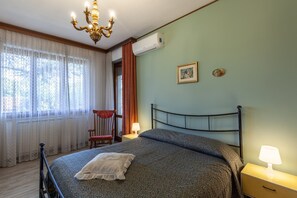 2 bedrooms, bed sheets