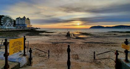 Penthouse by Llandudno Pier | Sleeps 4 guests