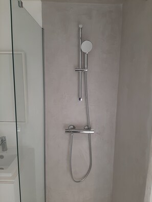 Shower - Quiet studio (Saint-Julien-de-Concelles)