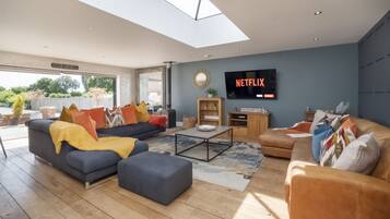 Smart TV, video games