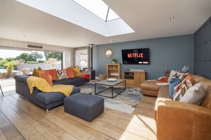 Smart TV, video games - The Stables Luxury House! - sleeps 18 guests  in 7 bedrooms (York)