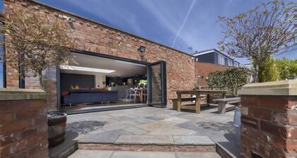 The Stables Luxury House! - sleeps 18 guests in 7 bedrooms