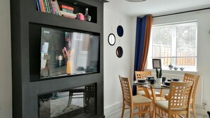 Dining - Pet Friendly Canalside House in quiet area of Quedgeley - Gloucester (Quedgeley)