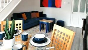 Smart TV - Pet Friendly Canalside House in quiet area of Quedgeley - Gloucester (Quedgeley)
