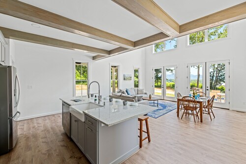 Blue Ridge Mountain Views - Heart of VA Wine Country