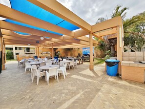 تناول الطعام بالخارج