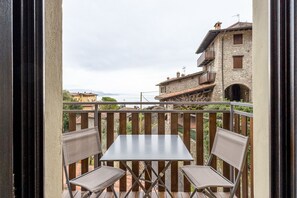 Outdoor dining - Lemon House 2 Apartment by Wonderful Italy (Gardone Riviera)