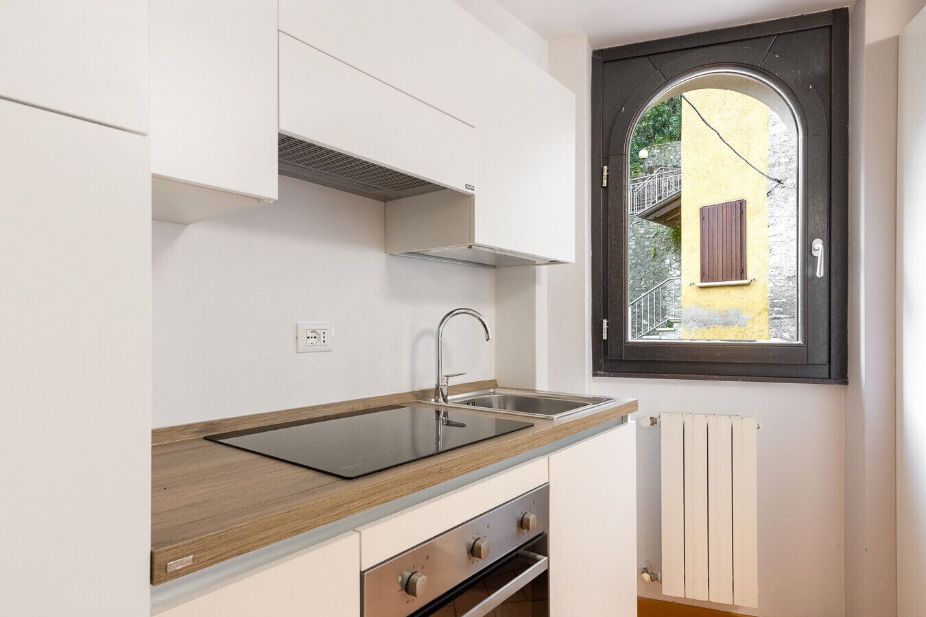 Frigorifero, microonde, forno, bollitore elettrico