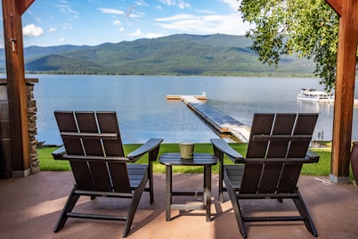 Lakefront access to Swan Lake w/fireplace, firepit & stunning views - Swan Lake Lodge