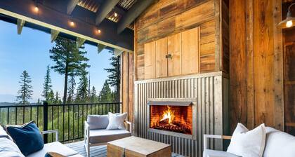 Luxury ski-in/ski-out home w/outdoor fireplace & amazing views