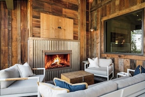 Interior - Luxury ski-in/ski-out home w/outdoor fireplace & amazing views (Whitefish)