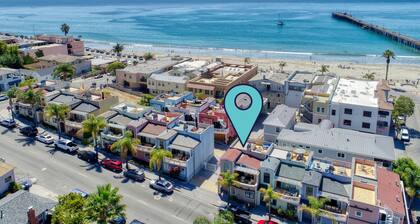 Cheerful Condo Just 3 min Walk to Beach - Pet Friendly