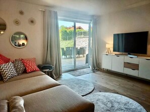 Smart TV - Central, quiet & stylish with mountain panorama + garden (Garmisch-Partenkirchen)