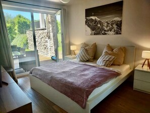 2 bedrooms, iron/ironing board, travel cot, free WiFi