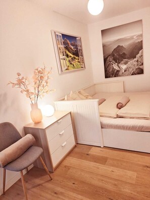 2 bedrooms, iron/ironing board, travel cot, free WiFi