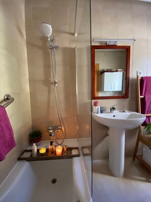 Combined shower/tub, hair dryer, bidet, towels - Chalet-villa in urbanization with golf course (Torre-Pacheco)
