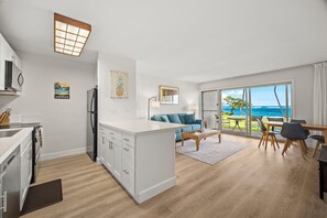 Interior - Kapaa Shore Resort A101, Oceanfront, King Bed, Ground Floor, End Unit, AC (Kapaa)