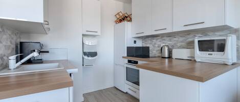 Fridge, microwave, oven, dishwasher