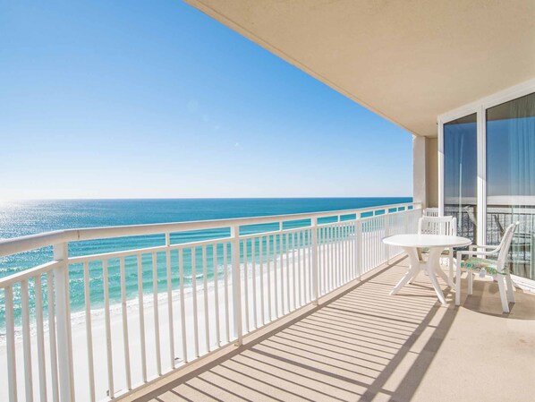 Outdoor dining - The Pearl of Navarre #1101 - Gulf Front Condo! (Navarre Beach)