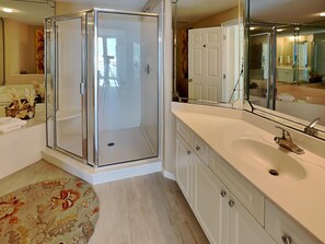 Towels - The Pearl of Navarre #1101 - Gulf Front Condo! (Navarre Beach)