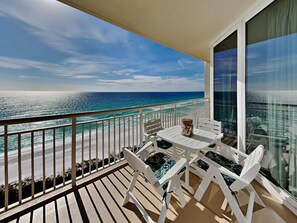 Outdoor dining - The Pearl of Navarre #1101 - Gulf Front Condo! (Navarre Beach)