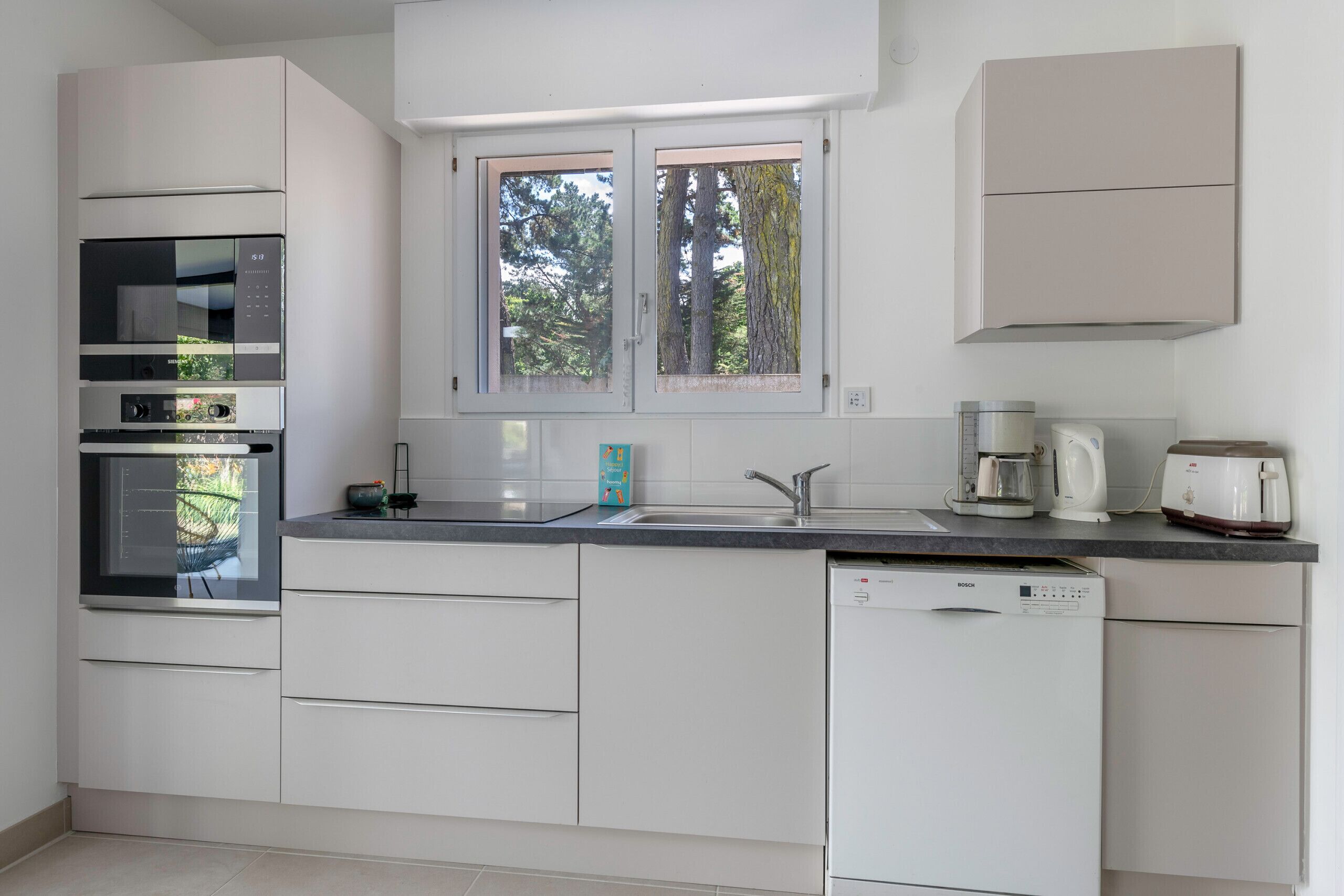 Réfrigérateur, micro-ondes, four, lave-vaisselle