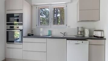 Réfrigérateur, micro-ondes, four, lave-vaisselle