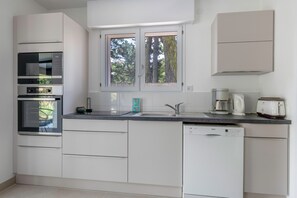 Fridge, microwave, oven, dishwasher