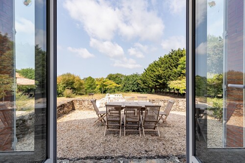 "La Savarière": Cottage and beach for 12 people