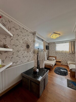 2 bedrooms, travel cot, WiFi