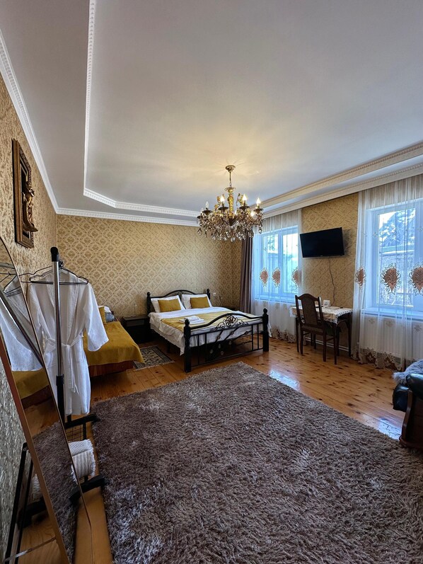 2 bedrooms, travel cot, WiFi