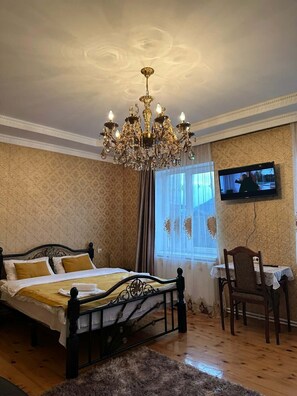 2 bedrooms, travel crib, WiFi
