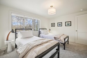 3 bedrooms, iron/ironing board, free WiFi, bed sheets - Stay at Frisco Creekside Retreat! Located in a great Frisco location-Recently Remodeled! (Frisco)
