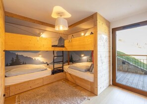 8 habitaciones, escritorio, tabla de planchar con plancha y wifi gratis 