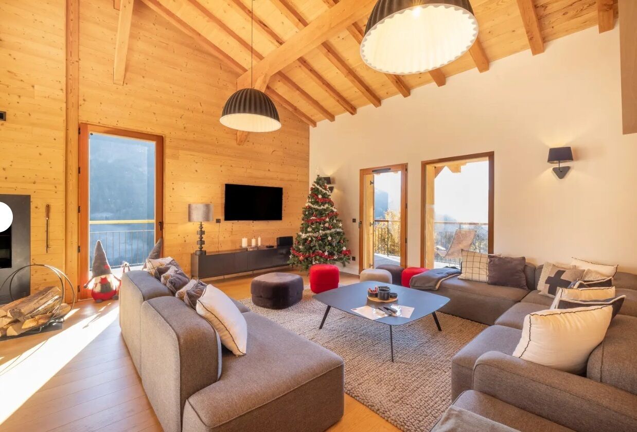 TV connectée, cheminée, jeux vidéo, baby-foot